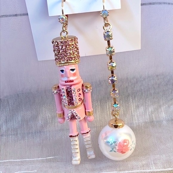 Brand New Betsey Johnson Pink Nutcracker Christmas Mismatched 3" Drop Earrings - Picture 3 of 11
